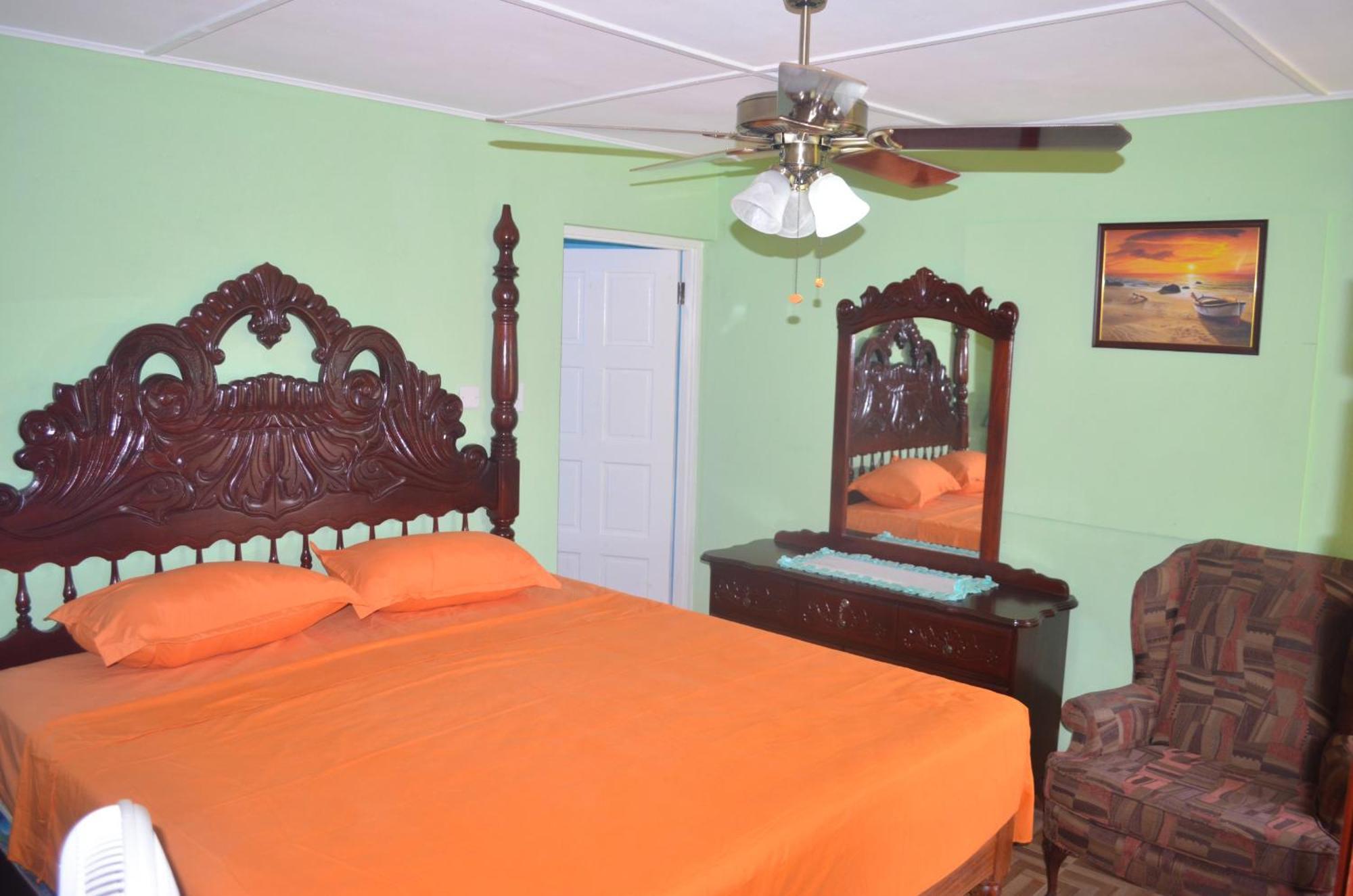 Little Shaw Park Guest House Ocho Rios Esterno foto